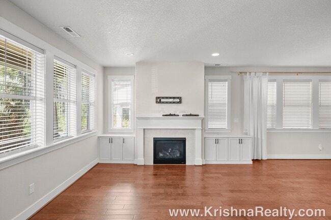 Building Photo - Gorgeous 4 BD* 2.5 BA* Single Family Home In Sherwood Features Spectacular layout*