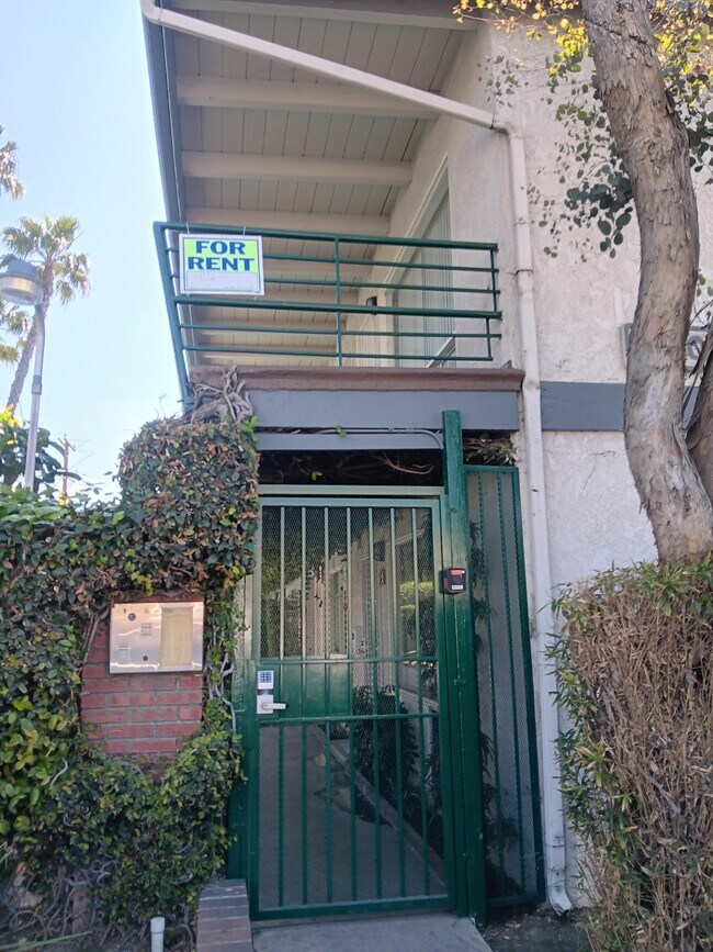 Building Photo - 1430 E South St