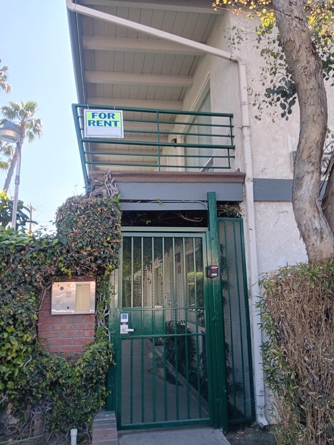 Building Photo - 1430 E South St