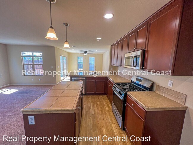 Building Photo - 4 br, 3 bath House - 704 Experimental Stat...