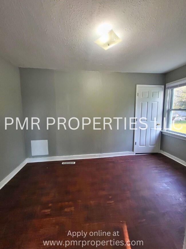 Foto del edificio - 4 Bedrooms - 1 Bathroom House.