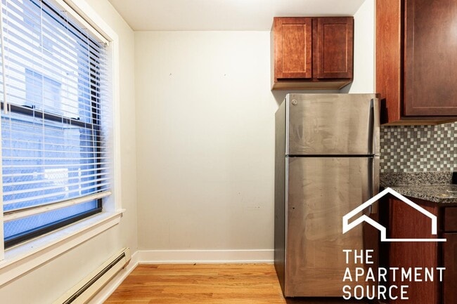 Photo - 425 W Roscoe St (Chicago, IL) Apartment