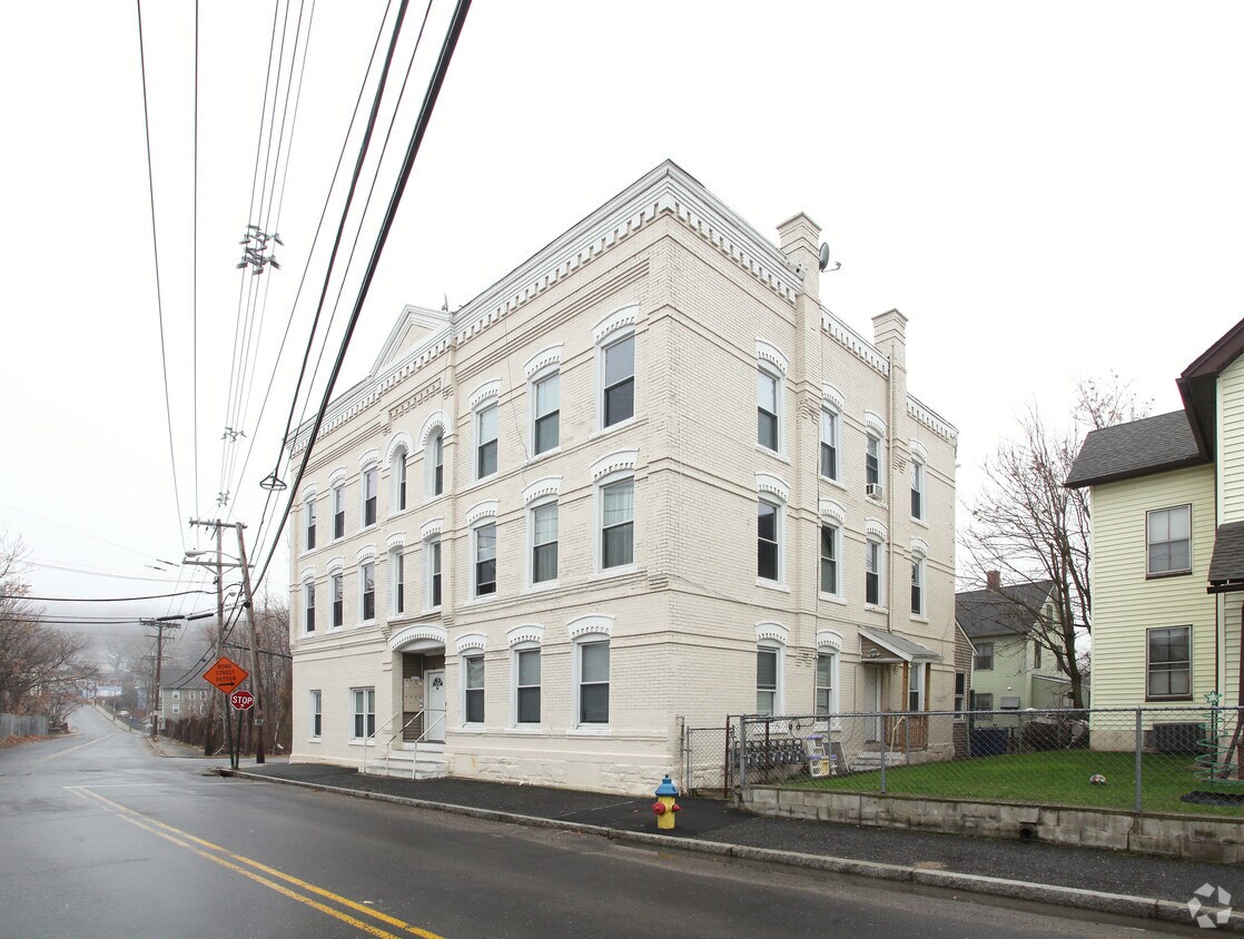 Building Photo - 64-66 E Liberty St