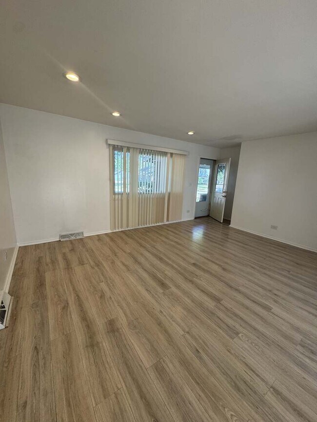 Foto del edificio - 14949 Highland Ave