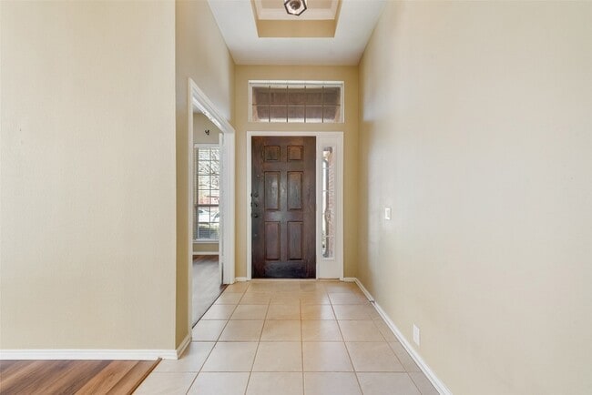 Building Photo - 2600 Spring Dr