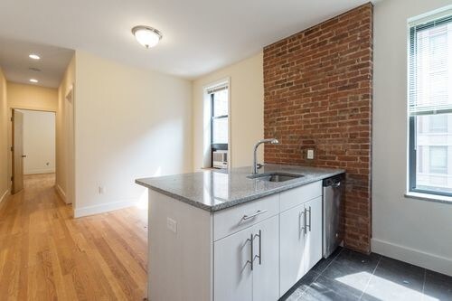 Building Photo - 128 E 97th St