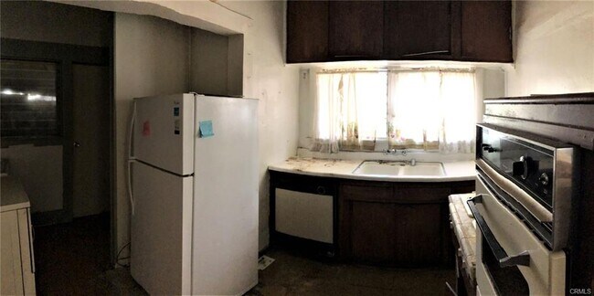 Building Photo - 1225 W 41st St