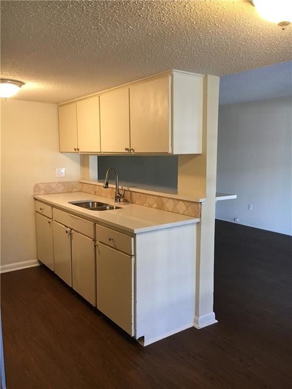 Foto del edificio - 4709 Harmon Ave