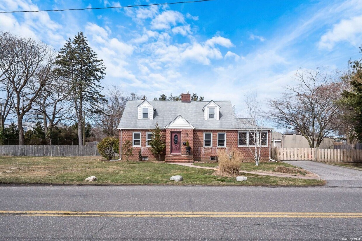Primary Photo - 1 Central St