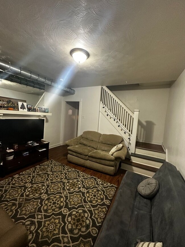 Photo - Four Bedroom House in Oakland!