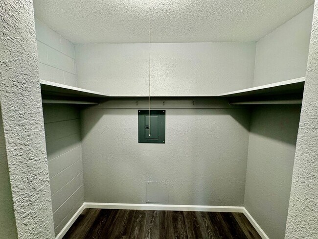 Foto del edificio - Remodeled 1bd/1bth Apartment on Ground Flo...