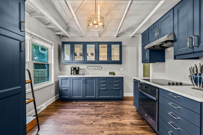 Building Photo - 421 W Lloyd St