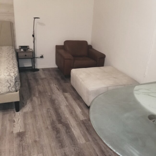 Sitting area - 1362 NW 195th Ave