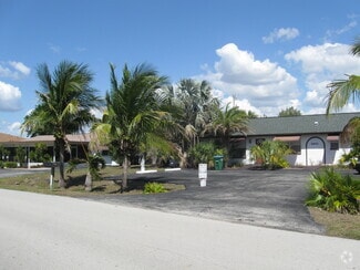 Front of complex - 4641 SE 5th Plz