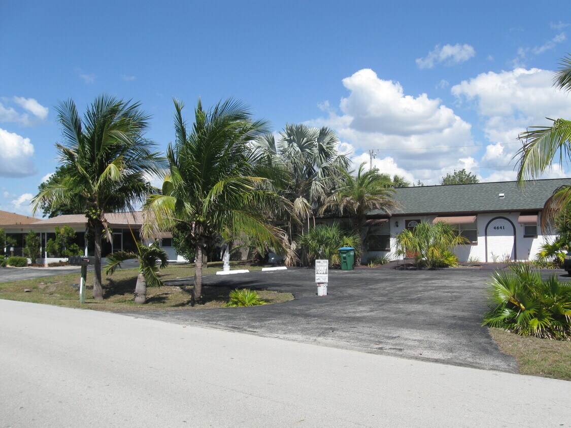 Frente del complejo - 4641 SE 5th Plz
