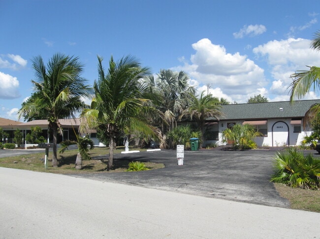 Front of complex - 4641 SE 5th Plz