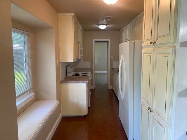 Foto del edificio - 6017 Hillcrest Dr