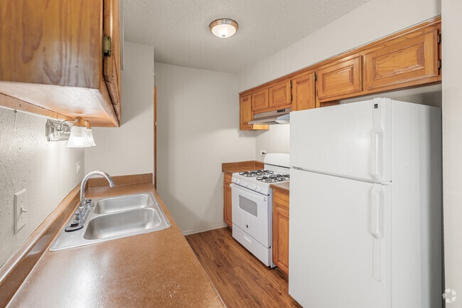 2BR, 1BA - 974SF - Kitchen - Cleburne Plaza