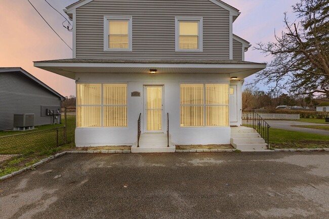 Building Photo - 1550 Fall River Ave