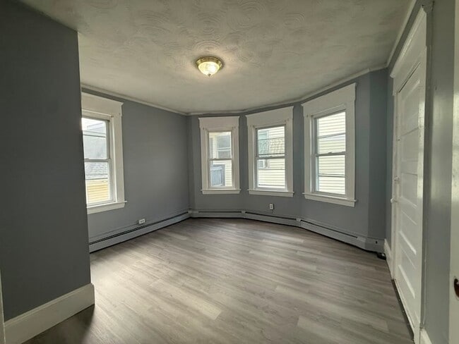 Building Photo - 153 Bailey St