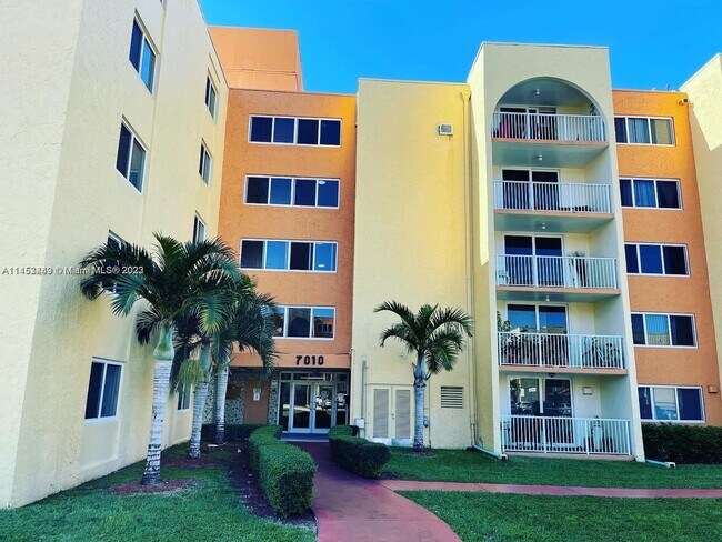 Foto del edificio - 7010 NW 186th St