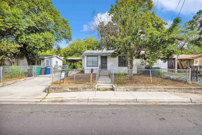 Building Photo - Lovely 3/2 in Southside SA for Rent!