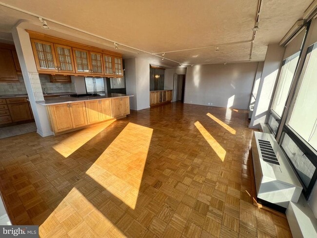 Building Photo - 200 Locust St