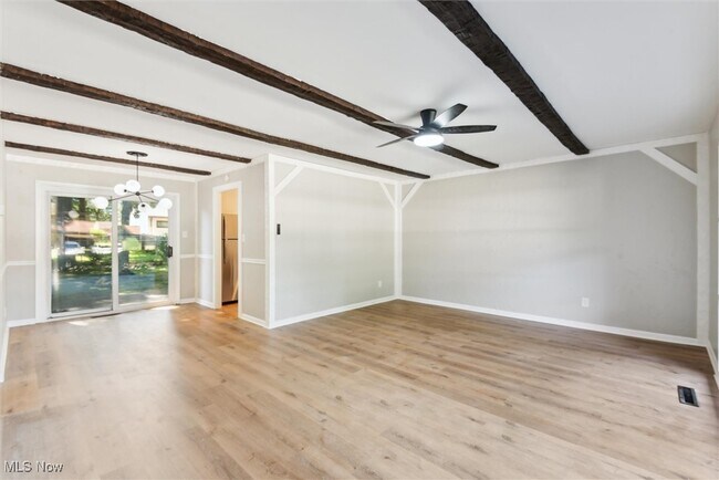 Foto del edificio - 6411 Nelwood Rd