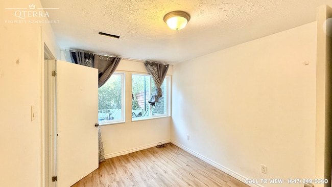 Building Photo - 22 Masseygrove Cres