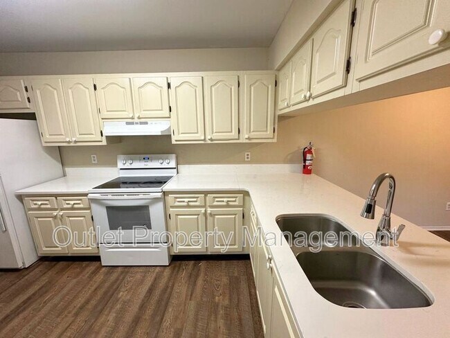 Foto del edificio - 670 Kenwick Cir