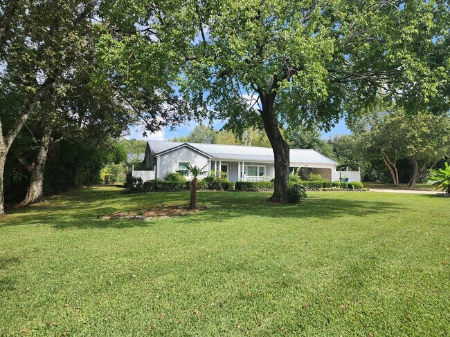 Foto del edificio - 641 Guntersville Rd