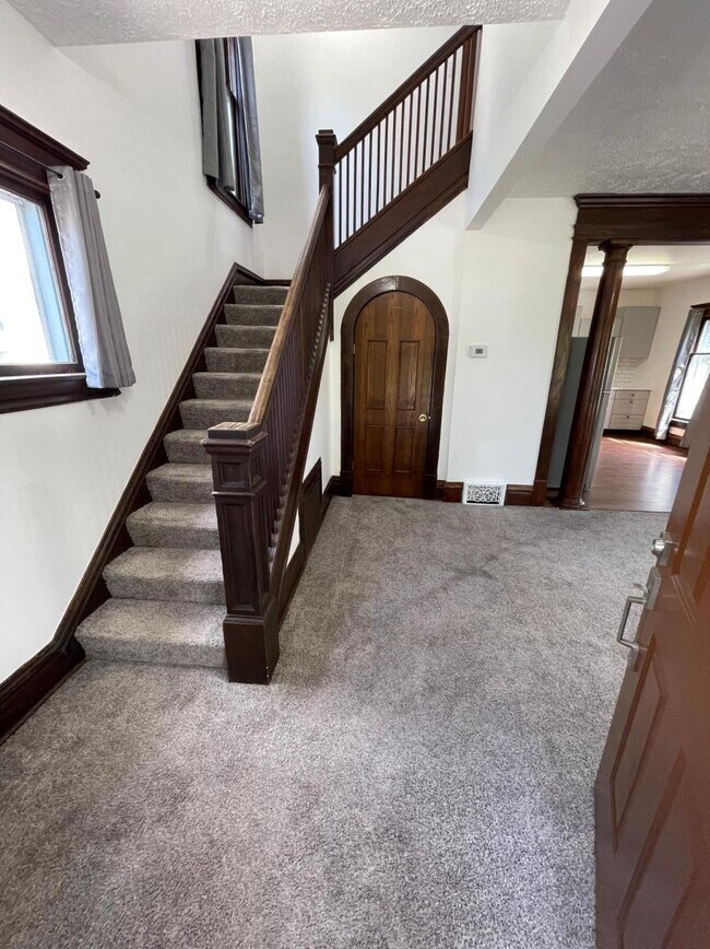 Foto del edificio - 608 W Lapeer St