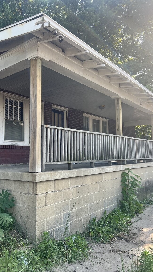 Building Photo - 231 W Grand Ave