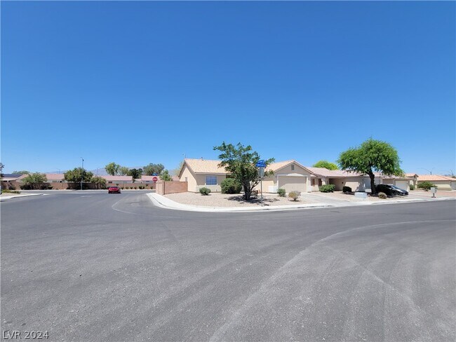 Foto del edificio - 3012 Silver Canyon Ln