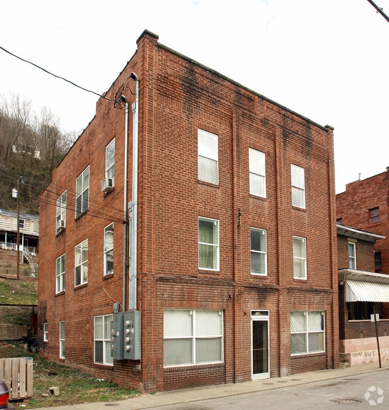 559 Stratton St, Logan, WV 25601 Apartments in Logan, WV