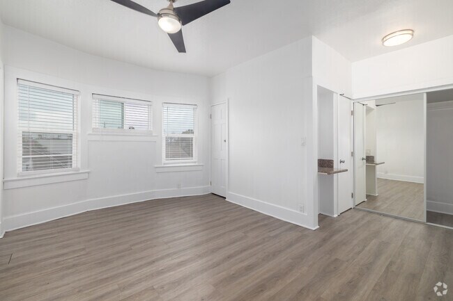Studio - 350SF (2) - Living room - Leo Lofts
