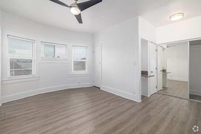 Studio - 350SF (2) - Living room - Leo Lofts