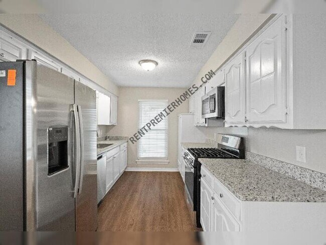 Building Photo - 504 Quail Ln