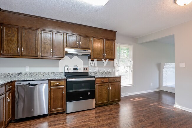 Building Photo - 112 Pineview Ct