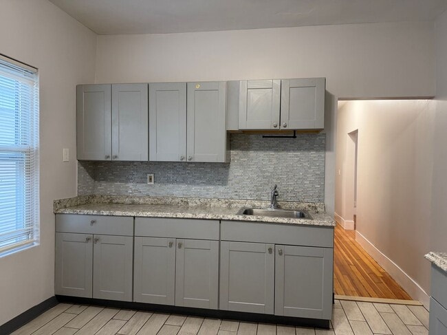 Building Photo - 126 Bellingham St