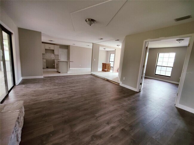 Foto del edificio - 2655 Wagon Rd