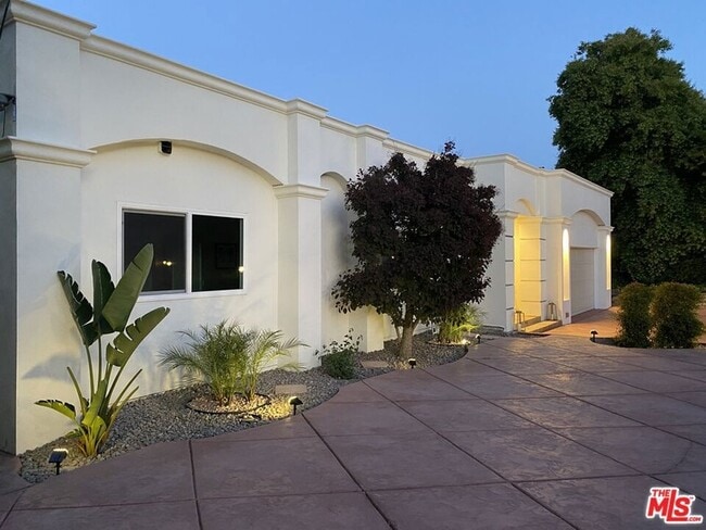 Building Photo - 4624 Conchita Way