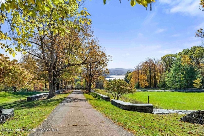 Foto del edificio - 114 Chase Rd