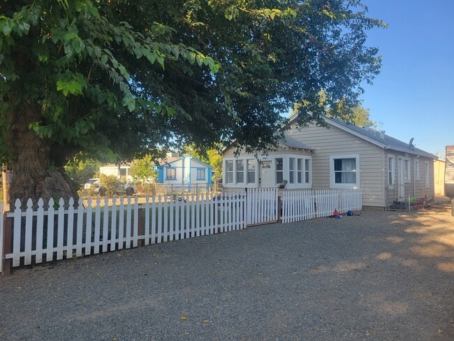 Building Photo - 1596 Adams Rd