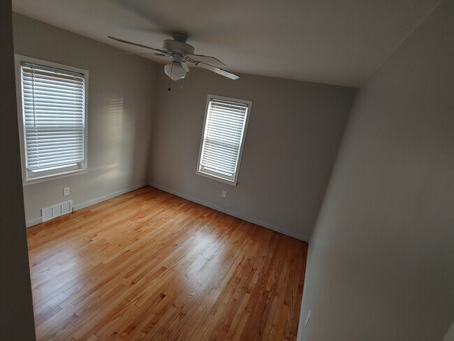 Foto del edificio - 5647 Hoover St