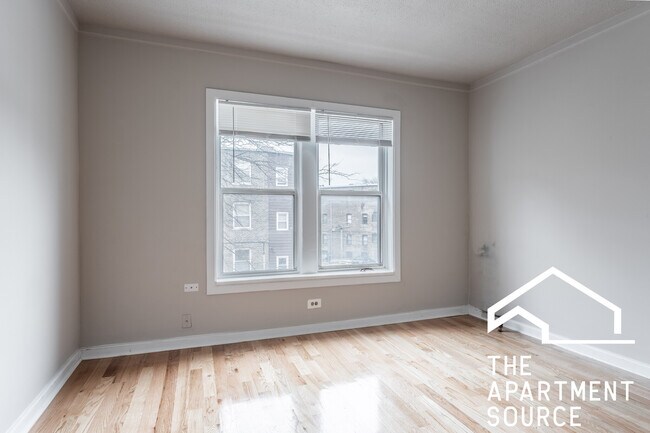 Foto del edificio - 5662 N Ridge Ave