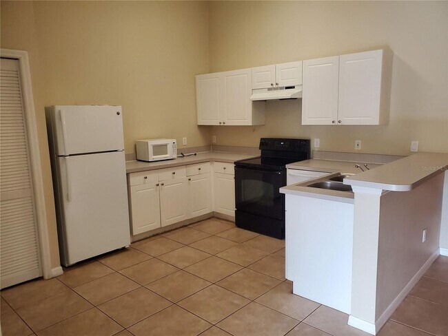 Building Photo - Lovely Community with Great Amenities!