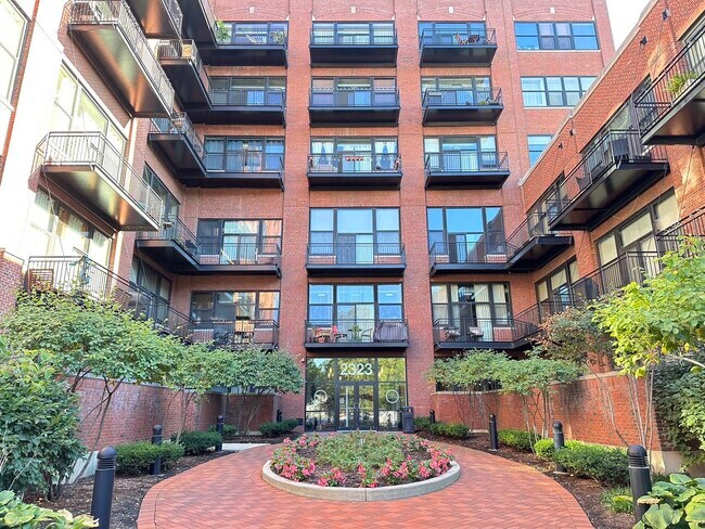 Building Photo - 2323 W Pershing Rd