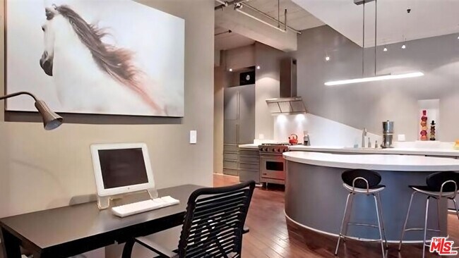 Foto del edificio - 849 S Broadway