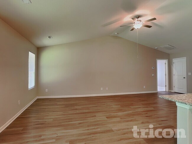 Foto del edificio - 145 Bounding Ln